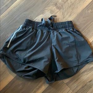 Lululemon Women’s Hotty Hot Short 2.5” - Size 4